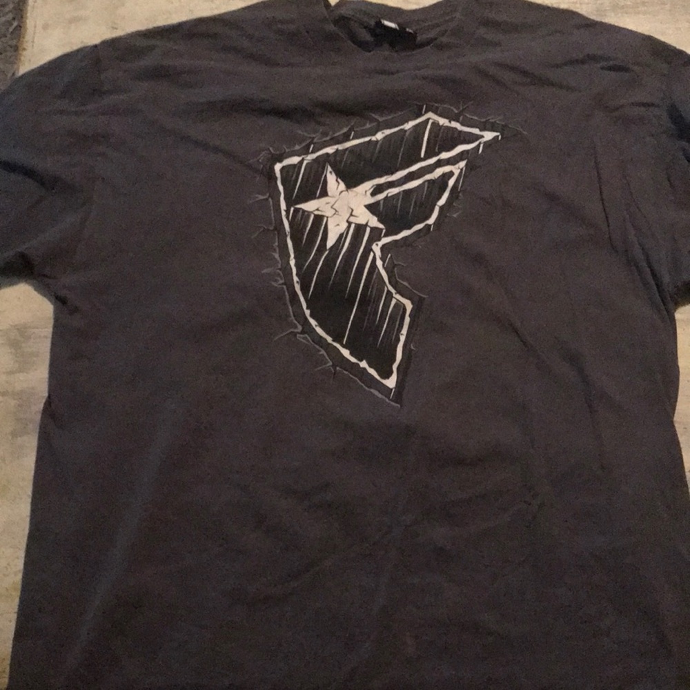 Gray short sleeve t-shirt